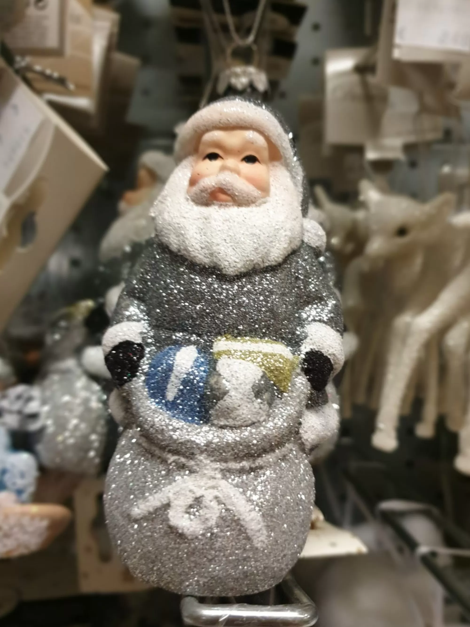 Cheap La Maison du Père Noël Boule De Noël Argentee Et Pailletee – Pere Noël Et Sa Hotte