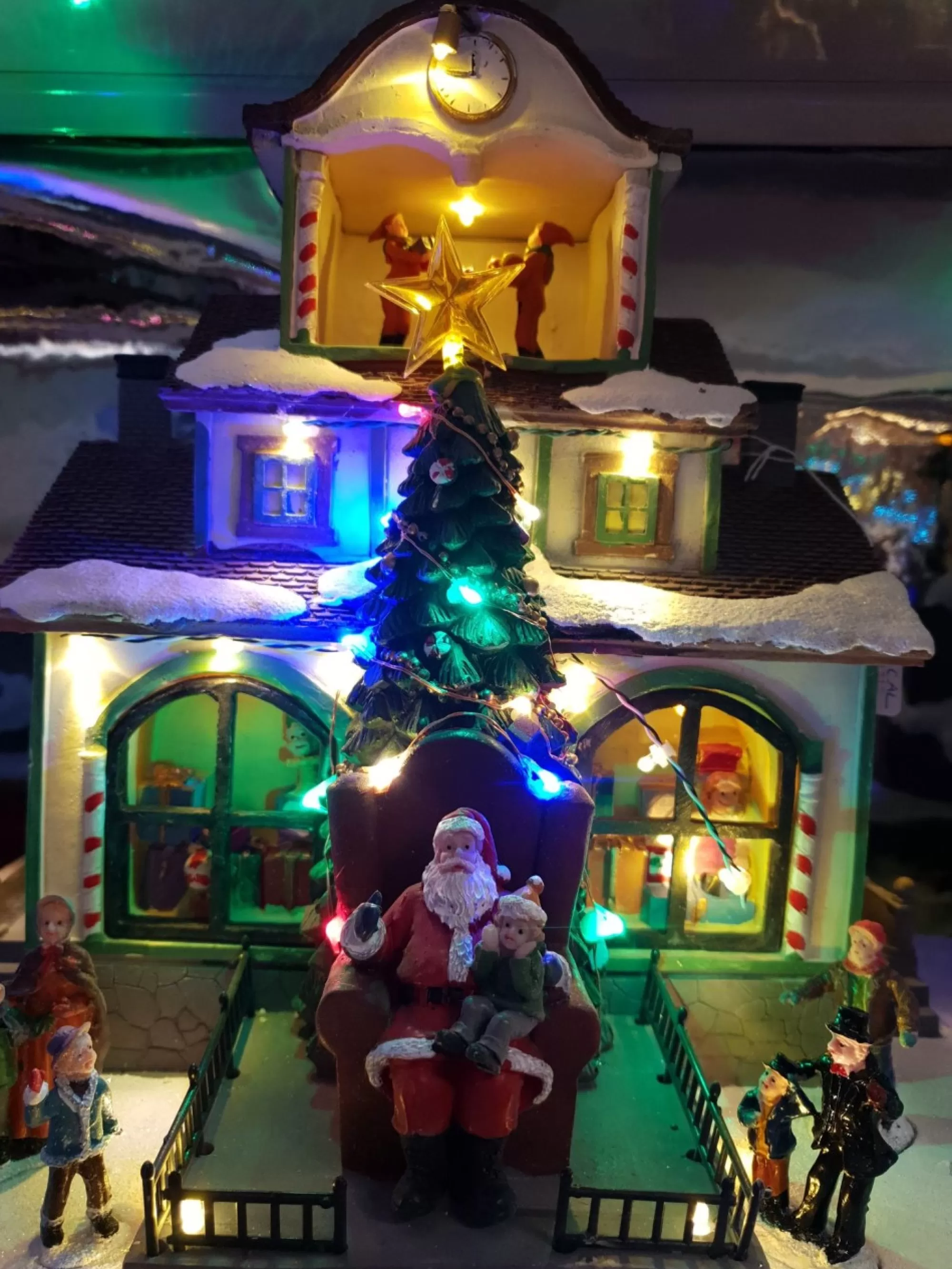 Hot La Maison du Père Noël La Maison Et Le Pere Noël Sur Son Trone – Musical